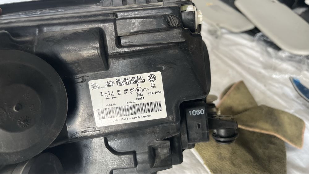 2 броя Десен фар VW Caddy 2018-