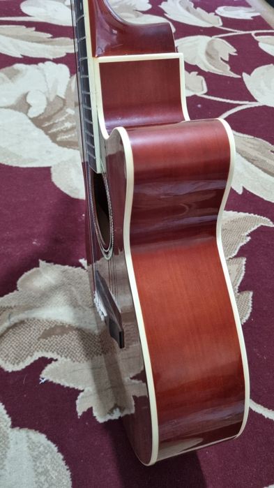 Gitara 'ROCKET', srochna sotiladi.