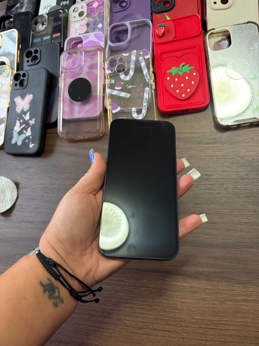 Vând iPhone 13 – 128 GB | Baterie 85%