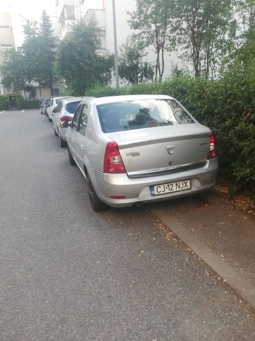 vând Dacia Logan