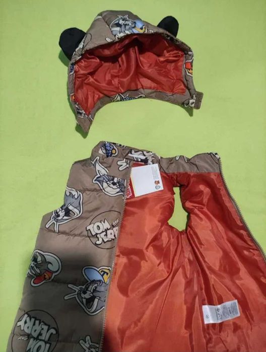 Детски елек НМ с принт Sonic, шушляков елек, капитониран елек, 98/104