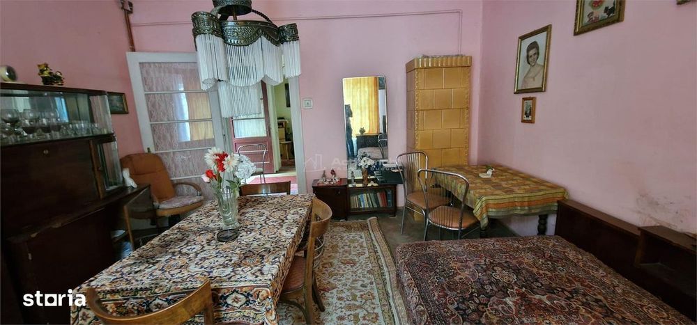 Resita Casa Singur in Curte Zona Muncitoresc