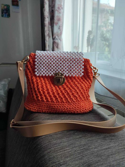 Ръчно изработена чанта от мъниста – стил и блясък!