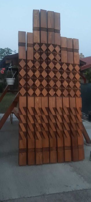Stâlpi sculptați lemn