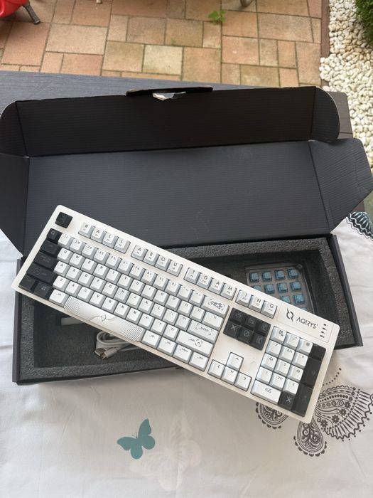 Tastatură mecanică AQIRYS
