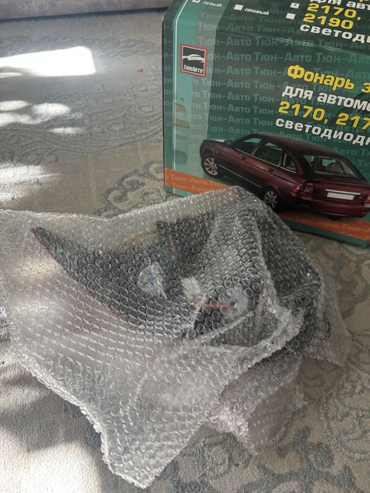 Продам задний левый фар приора седан
