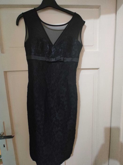 Черна елегантна рокля