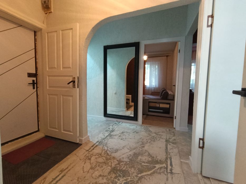 4комн кв, 4 эт , 7мкр,51 д, молоч кух