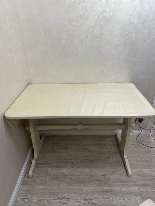 Стол обеденный