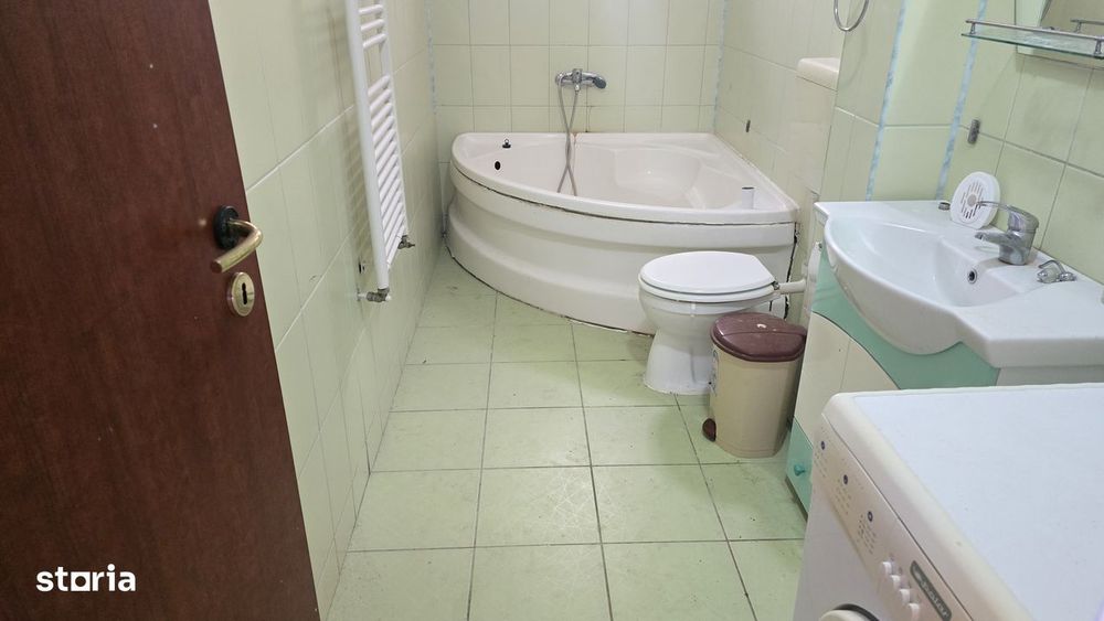 Vand apartament 3 camere in Deva,  Piata Victoriei, etaj 3, mobilat