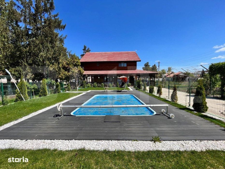 OPORTUNITATE! 8 hale de peste 16.000 mp, teren intravilan 4,5 ha, Brad
