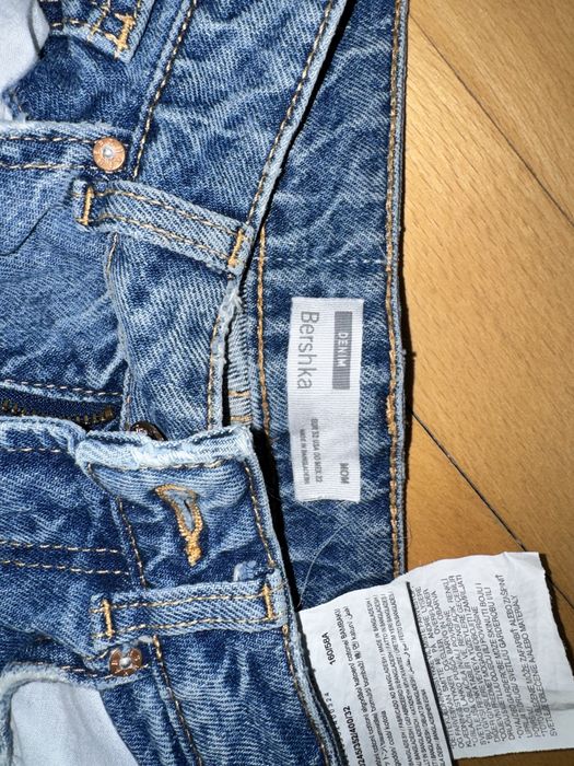 Blugi Bershka rupti