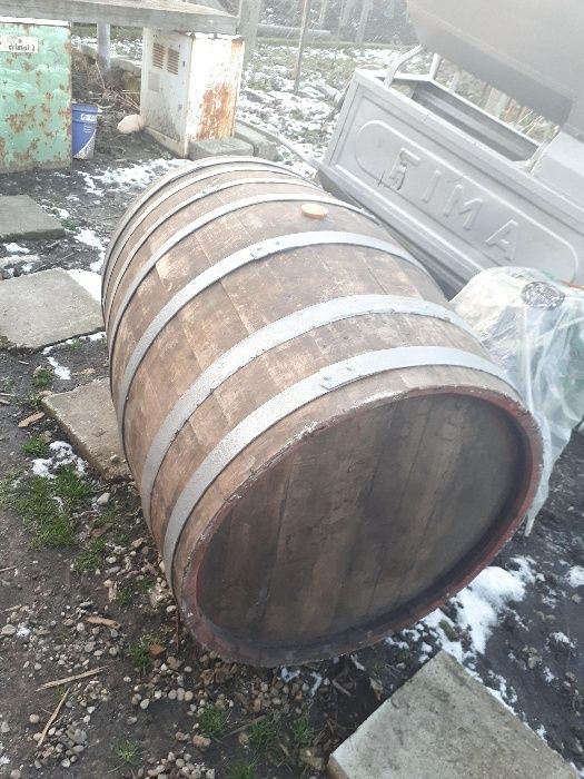 vand butoi de stejar pentru vin , mobilier rustic sau cotet caine