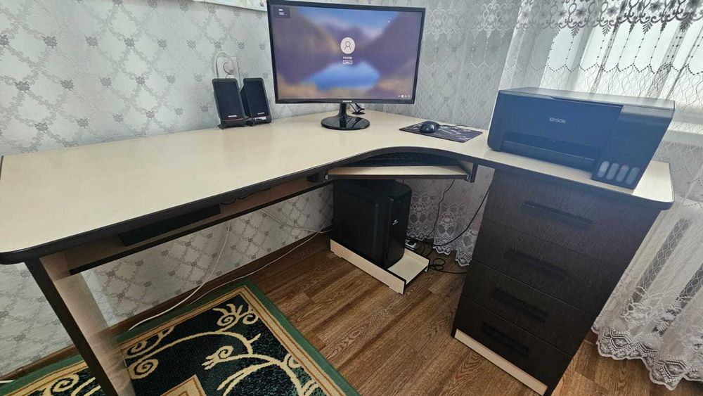 Стол компьютерный