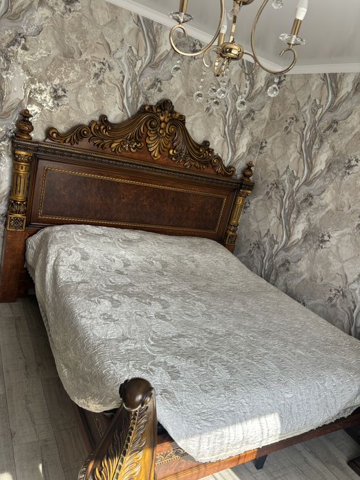 Продам спальный гарнитур