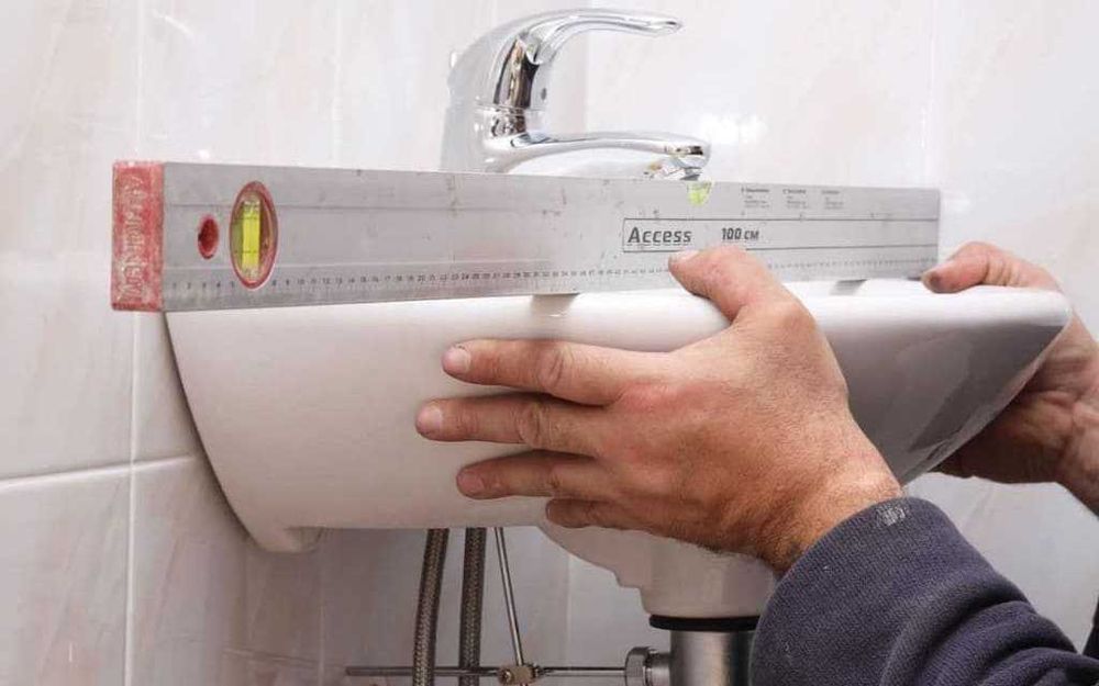 Вызов на дом Мастер на час. Установка унитаза-раковины. Замена труб.