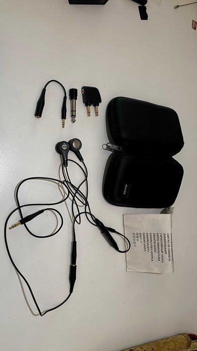 Casti AKG studio reference K319