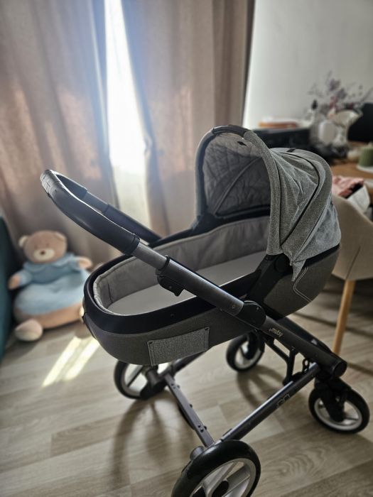 Vând carut  bebe 2 in 1