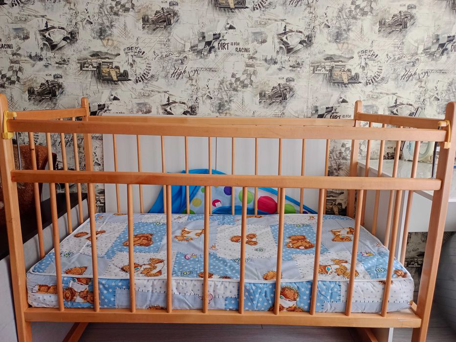 Кровать детская с матрасом