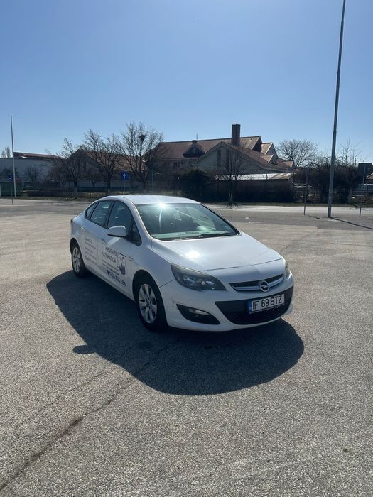 Opel Astra J. 1.6 + GPL