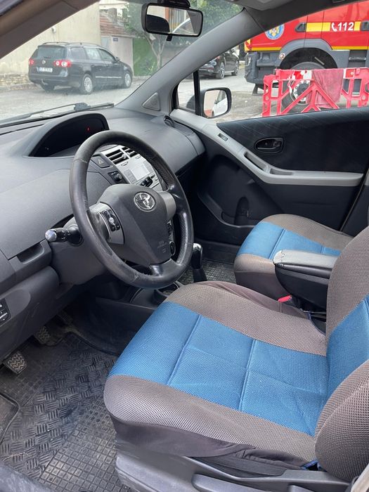 Vând Toyota Yaris
