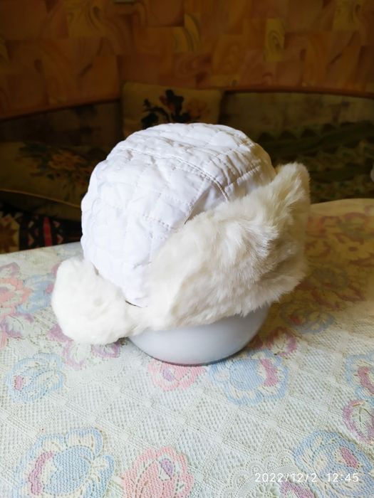 Шапки женские. Разные.