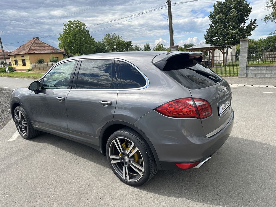 Vand Porsche Cayenne an 2012/10 impecabil