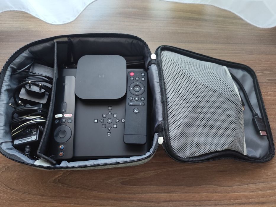 Mini Proiector - BYINTEK U30 Full HD 1080P Android  + Mediaplayer Xiaomi MI TV Box S