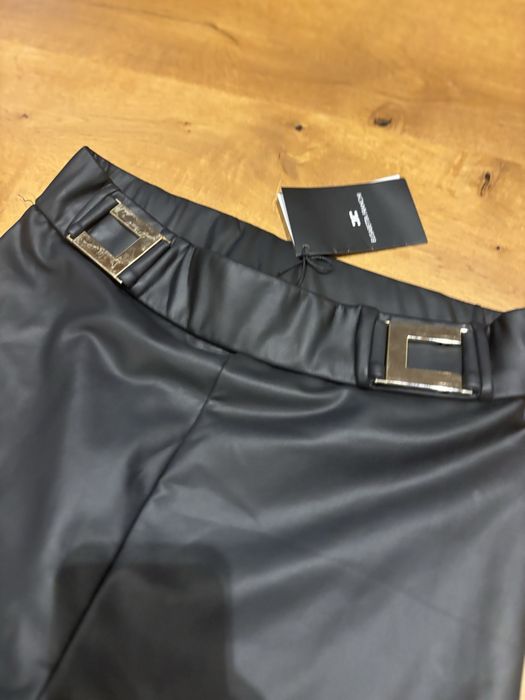 Дамски черен кожен клин на Elisabetta Franchi