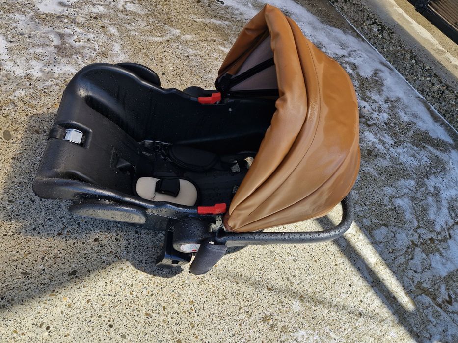 Vand cărut 3 în 1 folosit foarte puțin..am folosit scoica mai mult ..l