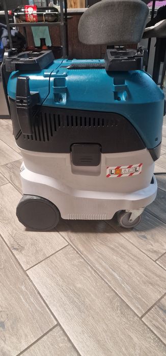 Прахосмукачкa Makita VC4210L