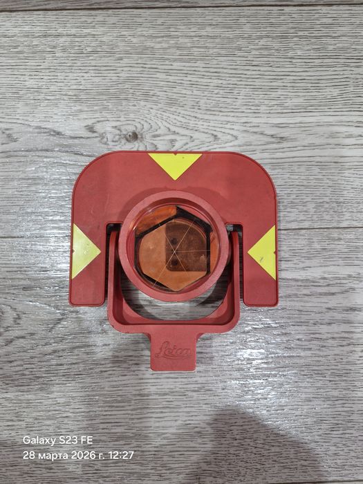 Призма Leica GPR111