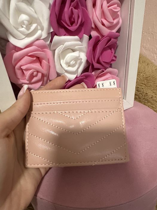 Уникален розов cardholder на SAINT LAURENT