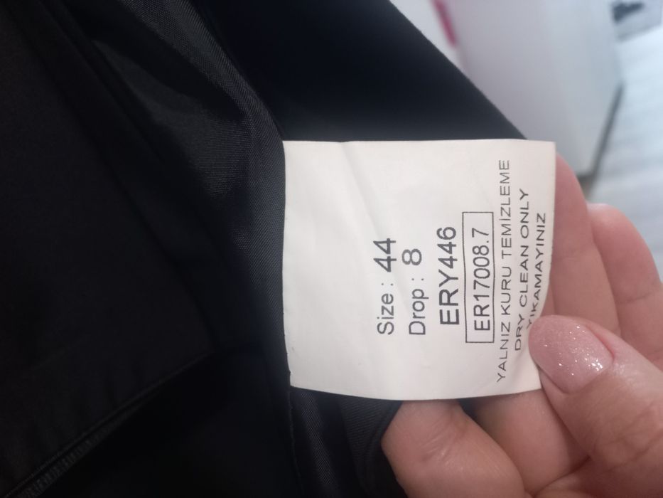 Продаю брачный костюм