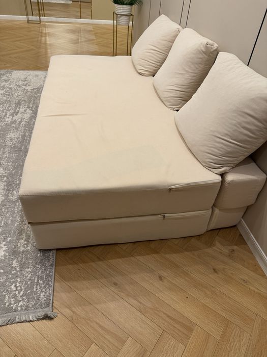 Бескаркасный диван