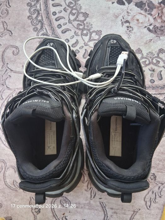 Balenciaga track led номер 42 ( 27.5 см.)