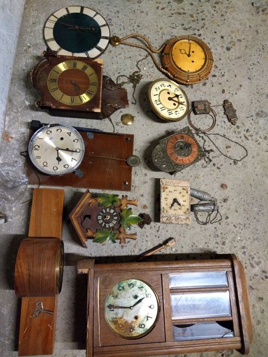 Vind piese pentru pasionații de ceasuri de perete cu gong și pendul