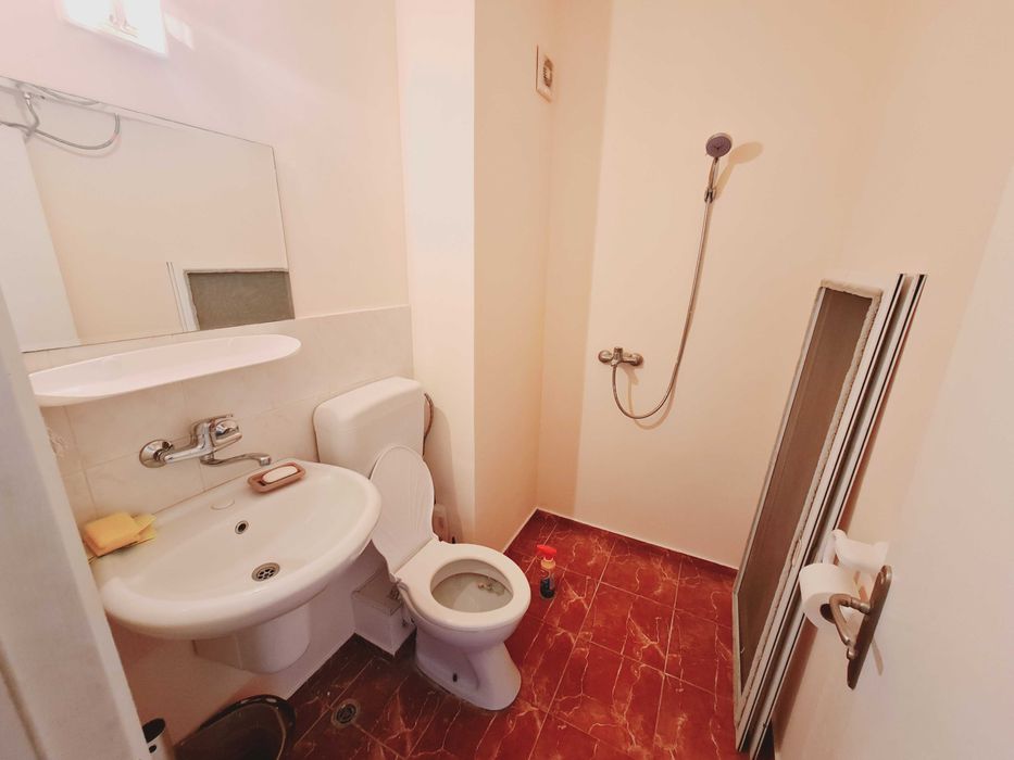 Дава се под наем Двустаен апартамент в Бургас, Славейков - 50 кв.м за 153 € - Снимка #4