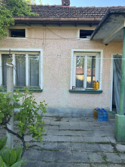 Продава се къща в град Летница