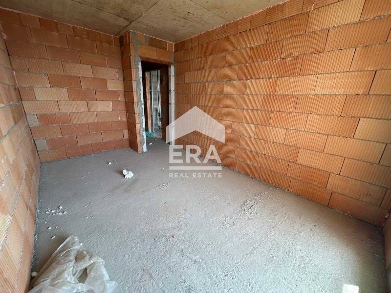 Двустаен южен апартамент за продажба, с големи стаи, в новострояща се