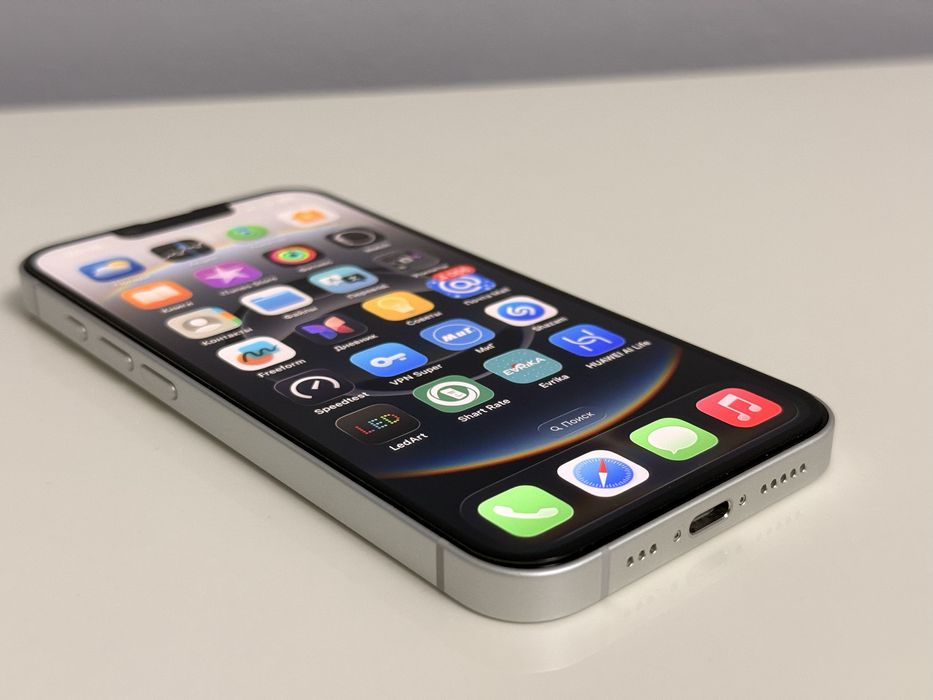 IPhone 16e 128 Gb 5g отличном состоянии