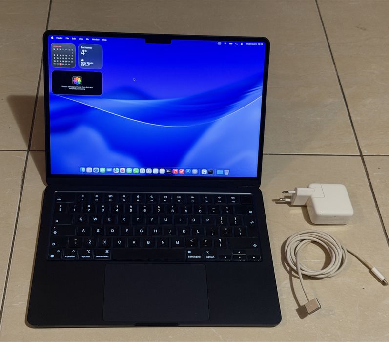 Laptop Apple MacBook Air M2 13 inch, stare foarte buna bateria la 100%