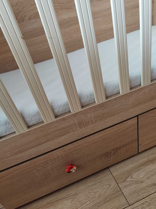 Продавам бебешка кошара за сън