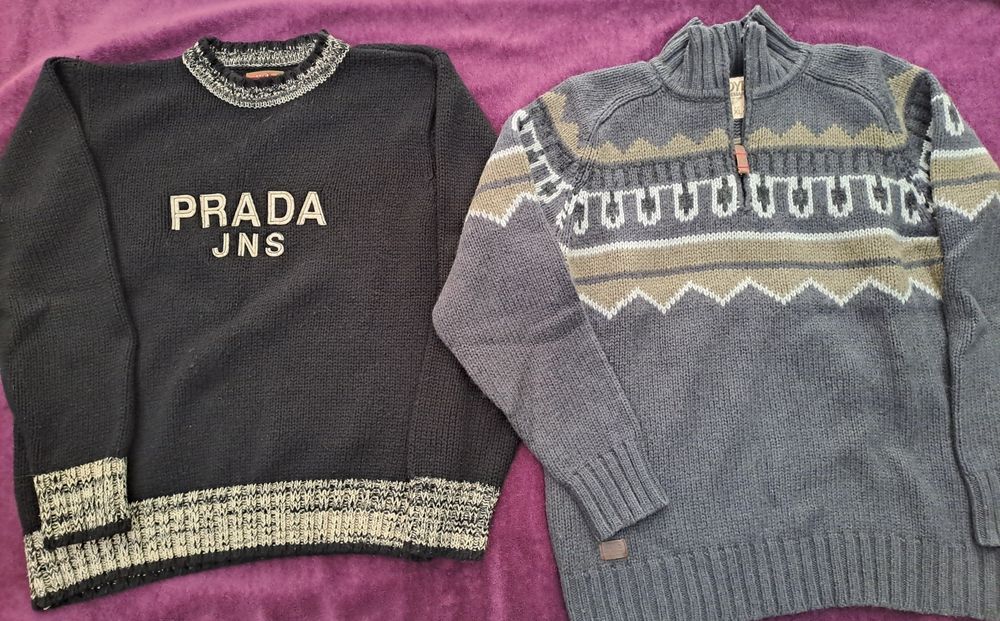 Два мъжки пуловера