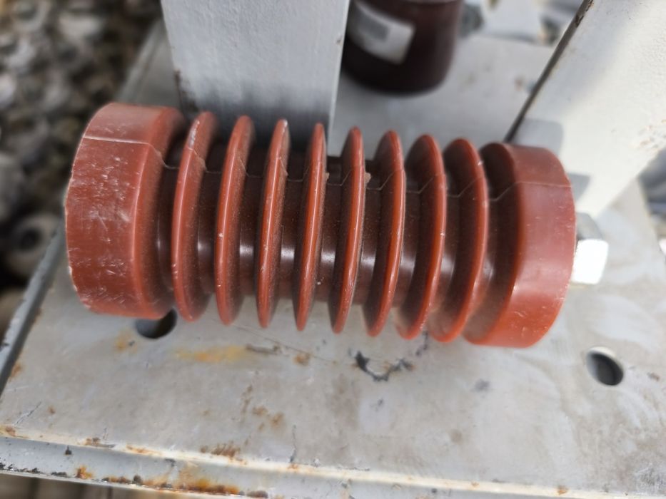 Изоляторы высоковольтные