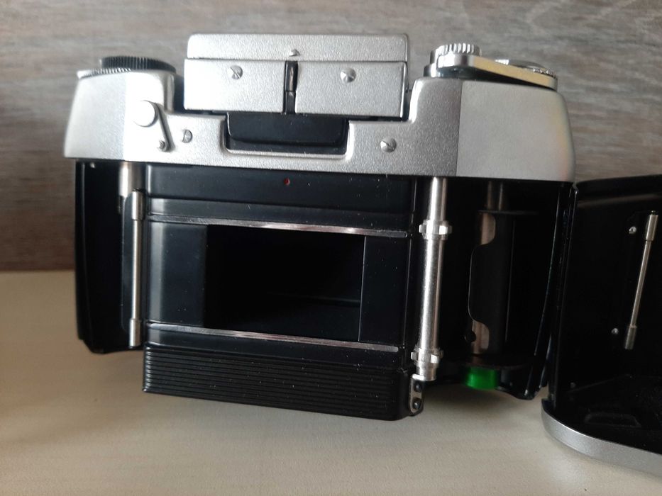 фотоапарат EXA 1a + Carl Zeiss Jena Tessar 2.8/50 – като нов!