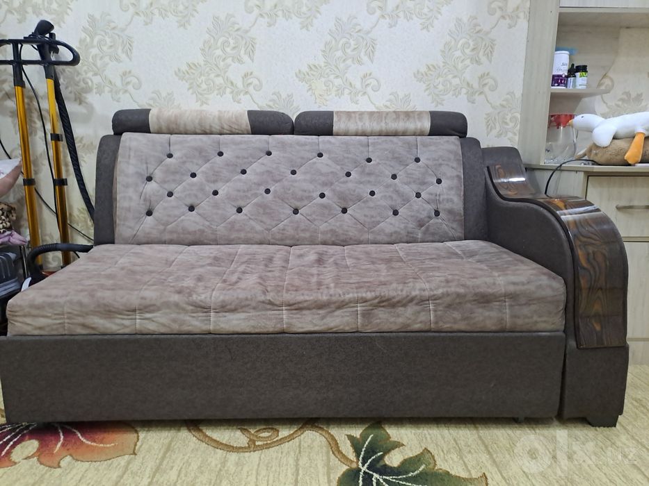 Yaxshi holatdagi divan sotiladi