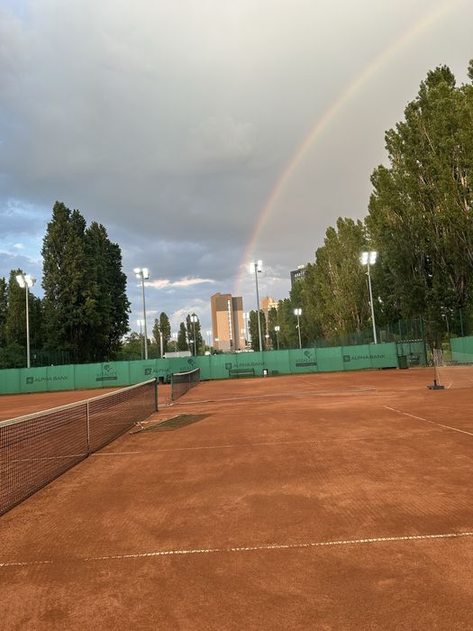 Antrenor tenis de camp