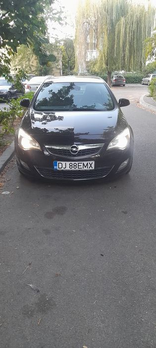 Vând Astra j 1.7