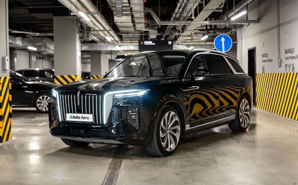 Hongqi E-HS9 2023